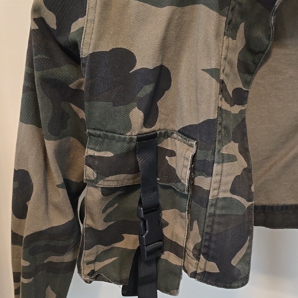 Camo Cropped Jacket - Picture 3 of 3
